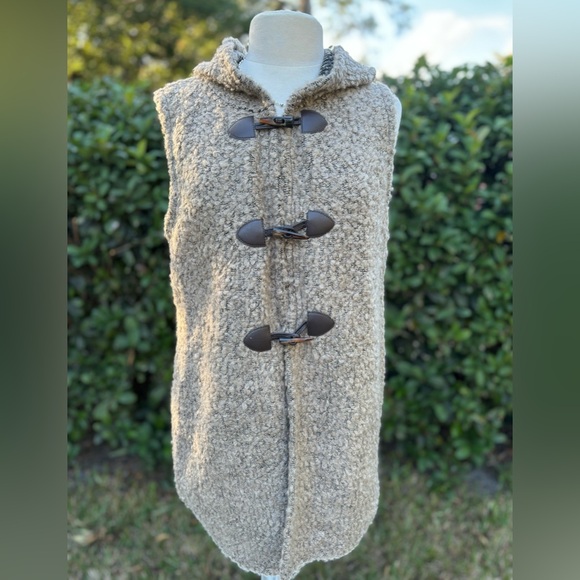 Saks Fifth Avenue hooded sweater vest - Picture 1 of 12